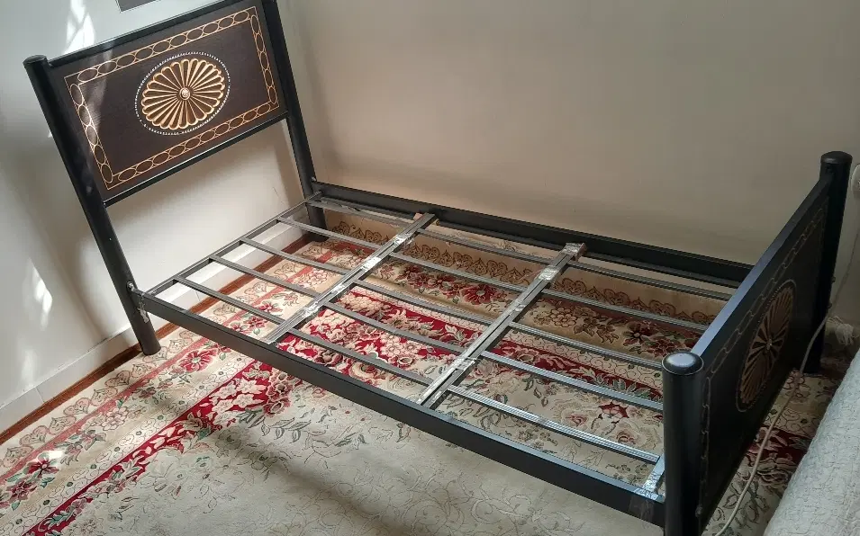 تخت تکنفره فلزی همراه با تشک|تخت و سرویس خواب|تهران, اسفندیاری|دیوار