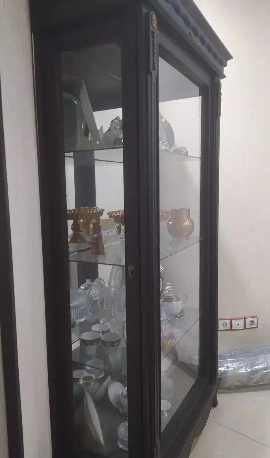 ویترین 3 طبقه شیشهای|بوفه، ویترین، کنسول|فولادشهر, B7|دیوار