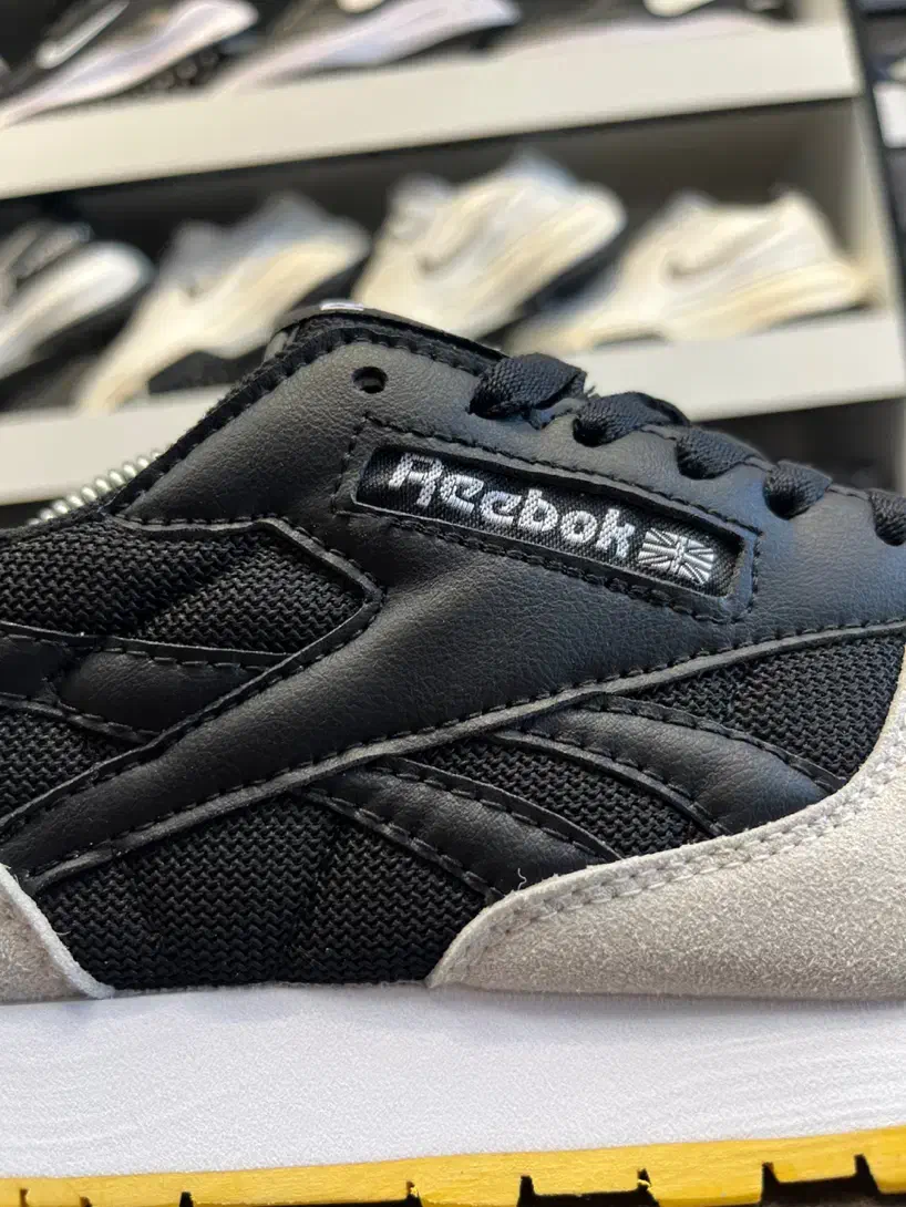 کتونی برند ریباک مدل کلاسیک|کیف، کفش، کمربند|تهران, باشگاه نفت|دیوار