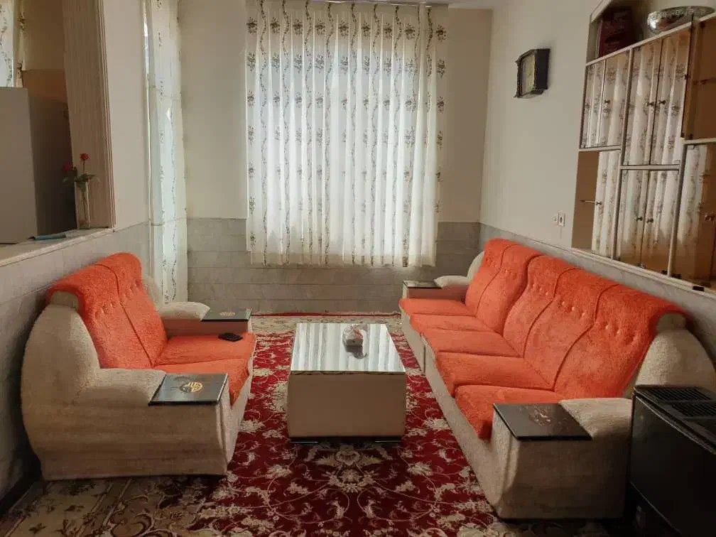 سوئیت دربست حیاط دار و پارکینگ دار|اجارهٔ کوتاه‌مدت آپارتمان و سوئیت|کاشان, ولیعصر|دیوار
