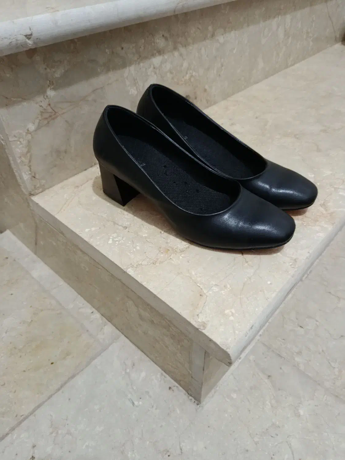 دو عدد کفش زنونه در حد نو|کیف، کفش، کمربند|پیشوا, |دیوار