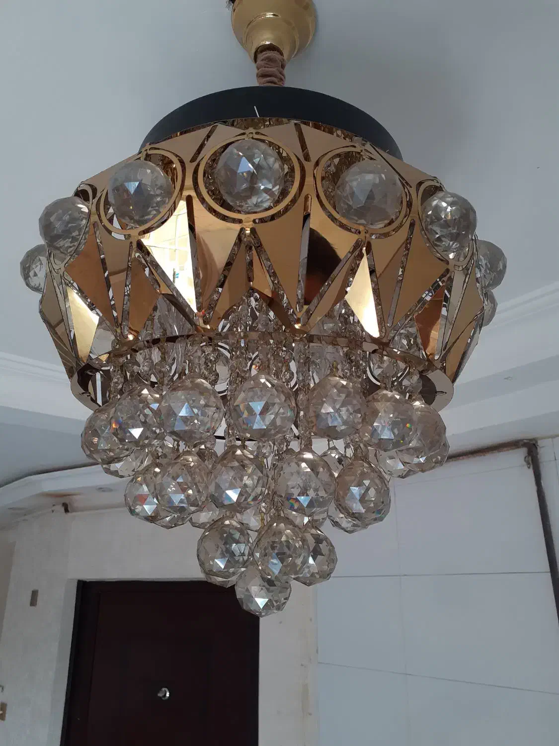 لوستر کریستالی|لوستر و چراغ آویز|بندر انزلی, امامزاده|دیوار