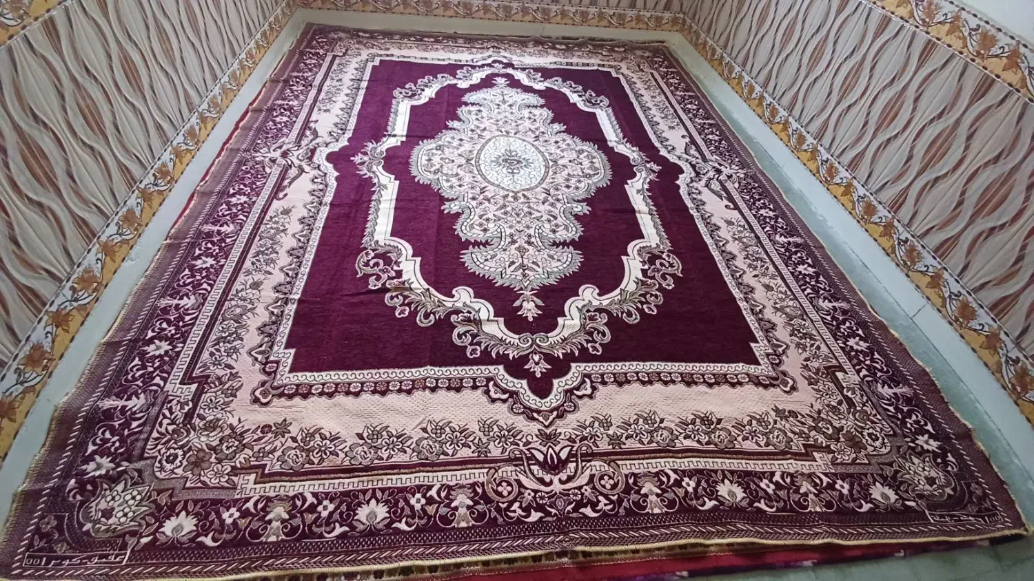 یک عددروفرشی مخمل گل برجسته کاملا نو|روفرشی|یاسوج, |دیوار