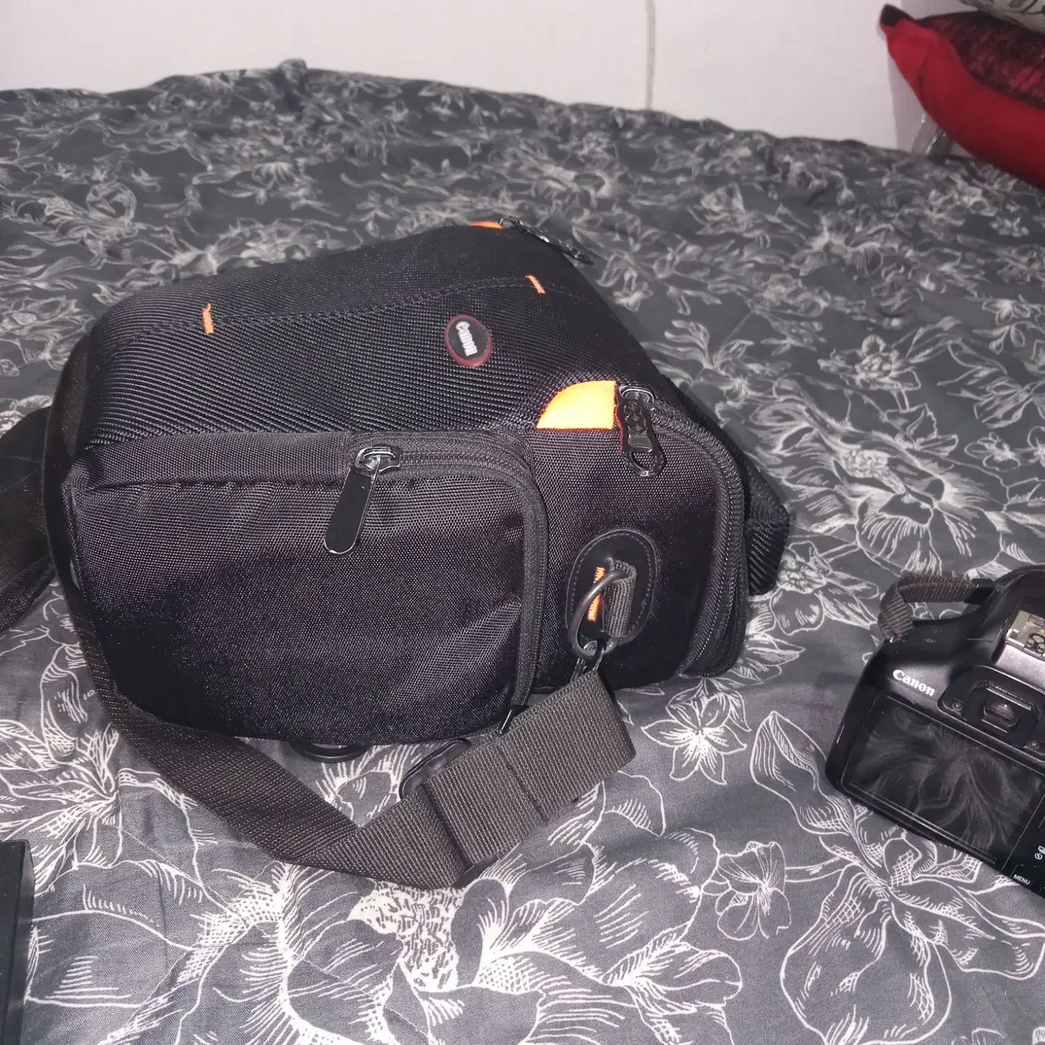 دوربین کنون1300d|دوربین عکاسی و فیلمبرداری|تهران, استخر|دیوار