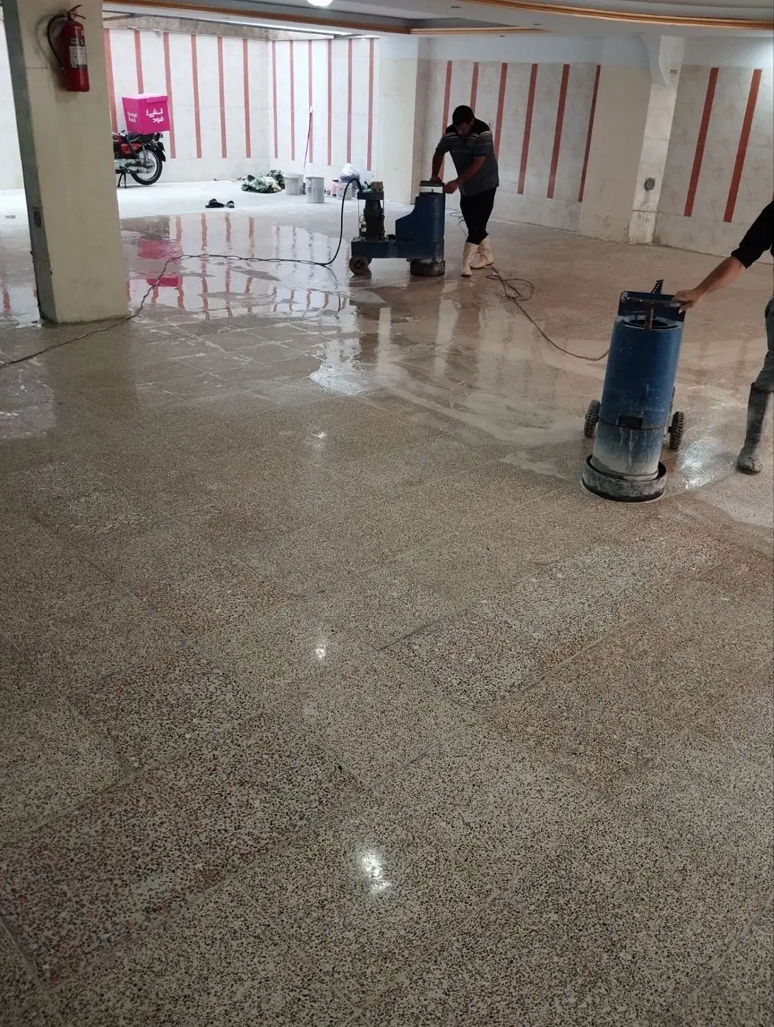 کفسابی واحد سنگ مدرسه کفساب پارکینگ کف سابی پله|خدمات نظافت|کرج, شاهینویلا|دیوار