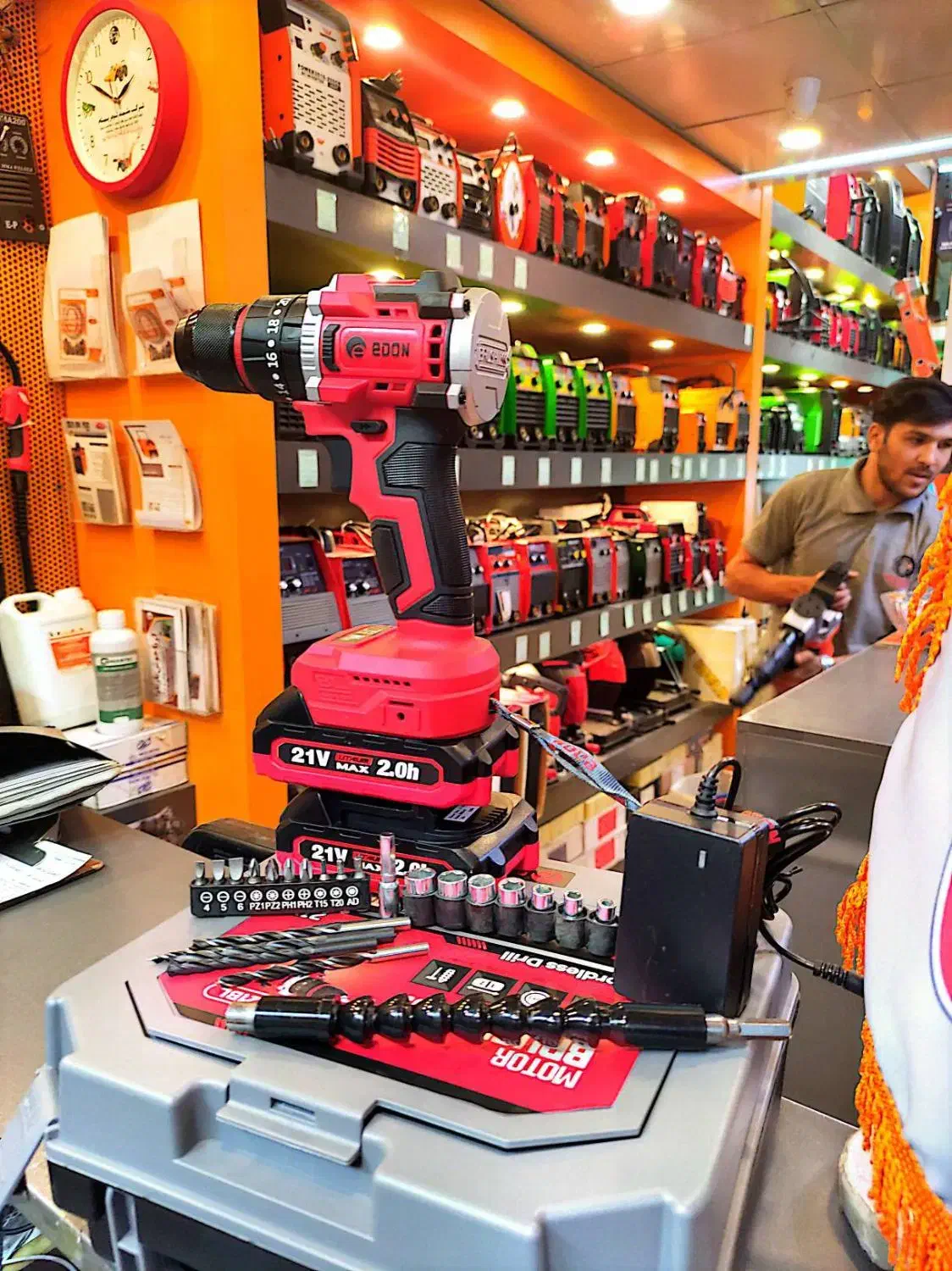 دریل شارژی 21 ولت ادون ادن 2 باطری (چکشی) بالوازم|ماشین‌آلات صنعتی|مشهد, کوشش|دیوار