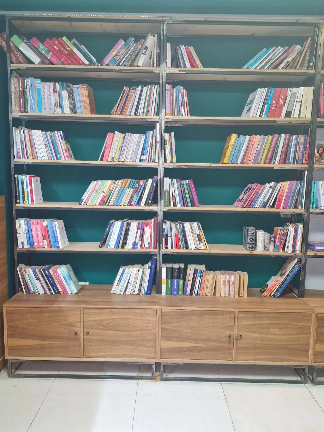 کتابخونه، قفسه|کتابخانه، شلف، قفسه‌های دیواری|هشتگرد, هشتگرد قدیم|دیوار