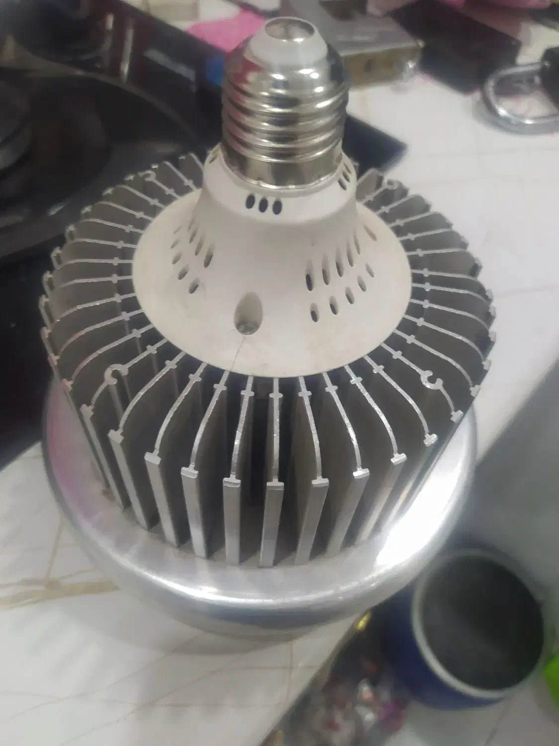 الی ای دی بزرگ در حد نو|لامپ و چراغ|مشهد, هفت تیر (نه دره)|دیوار