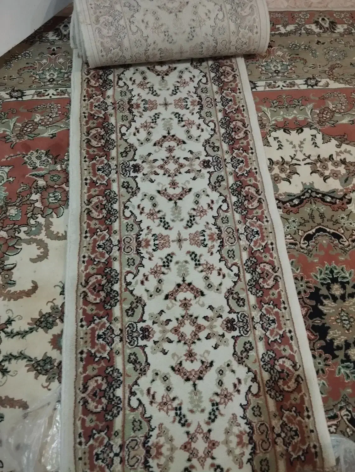 تعدادی فرش|فرش|ارومیه, |دیوار