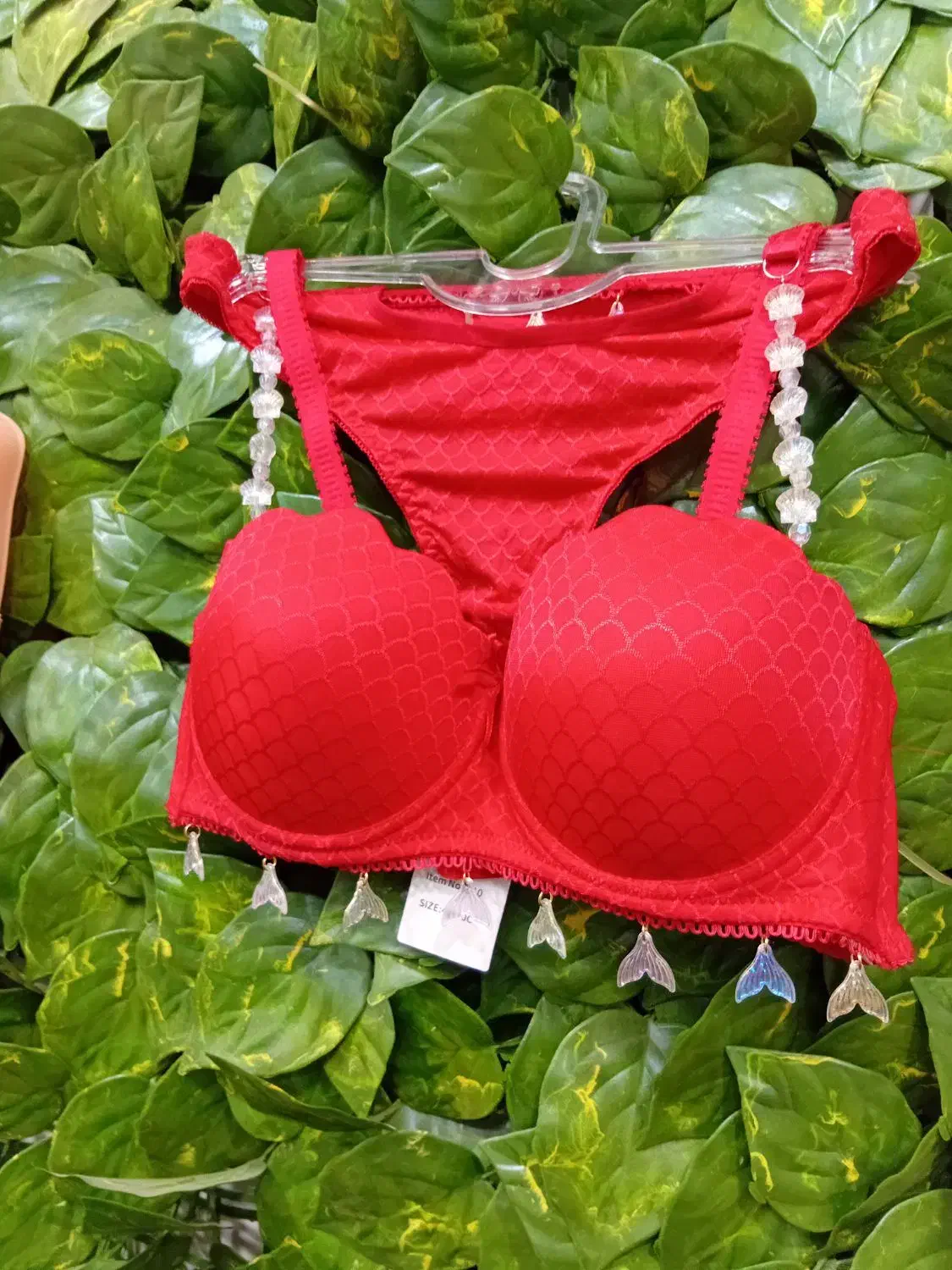 لباس زیر.|لباس|قم, قلعه کامکار|دیوار