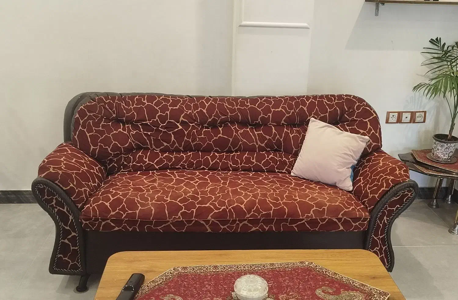 مبل دست دوم|مبلمان خانگی و میز عسلی|رشت, پیرکلاچای|دیوار