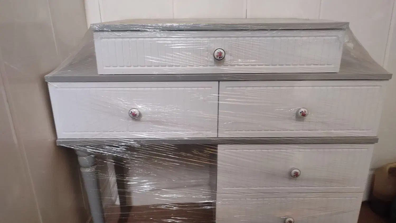 تخت دو نفره با میز ارایش و دو تا پاتختی|تخت و سرویس خواب|قم, زنبیل آباد|دیوار