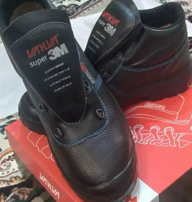 لباس کار|کیف، کفش، کمربند|بروجرد, |دیوار