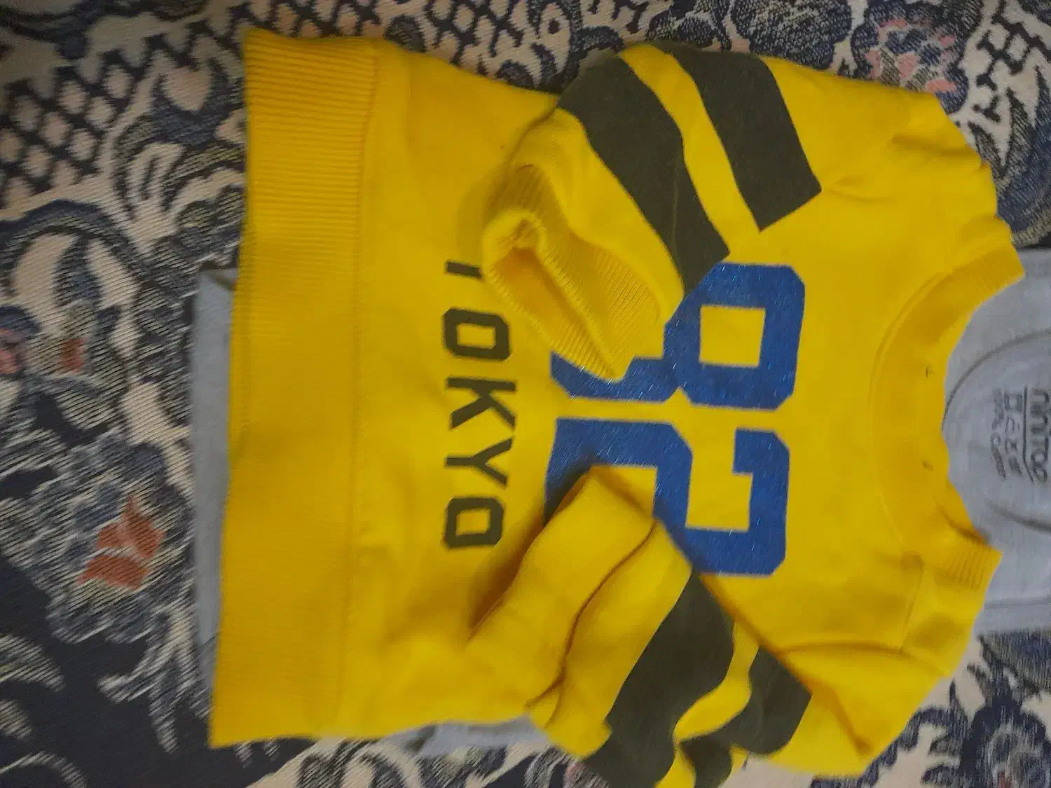 تعدادی لباس بچه گانه به فروش میرسد|کفش و لباس بچه|تهران, باغ خزانه|دیوار