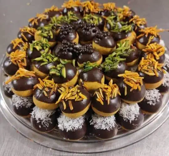 سلام به کارگر ساده در کارگاه شیرینی پزی نیازمندیم|استخدام خدمات فروشگاه و رستوران|اهواز, کمپلو جنوبی|دیوار