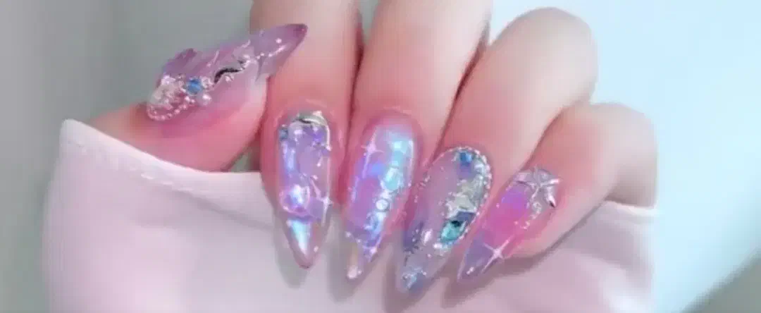 نیازمند ناخنکار و فشیال کار|استخدام درمانی، زیبایی، بهداشتی|آباده, |دیوار