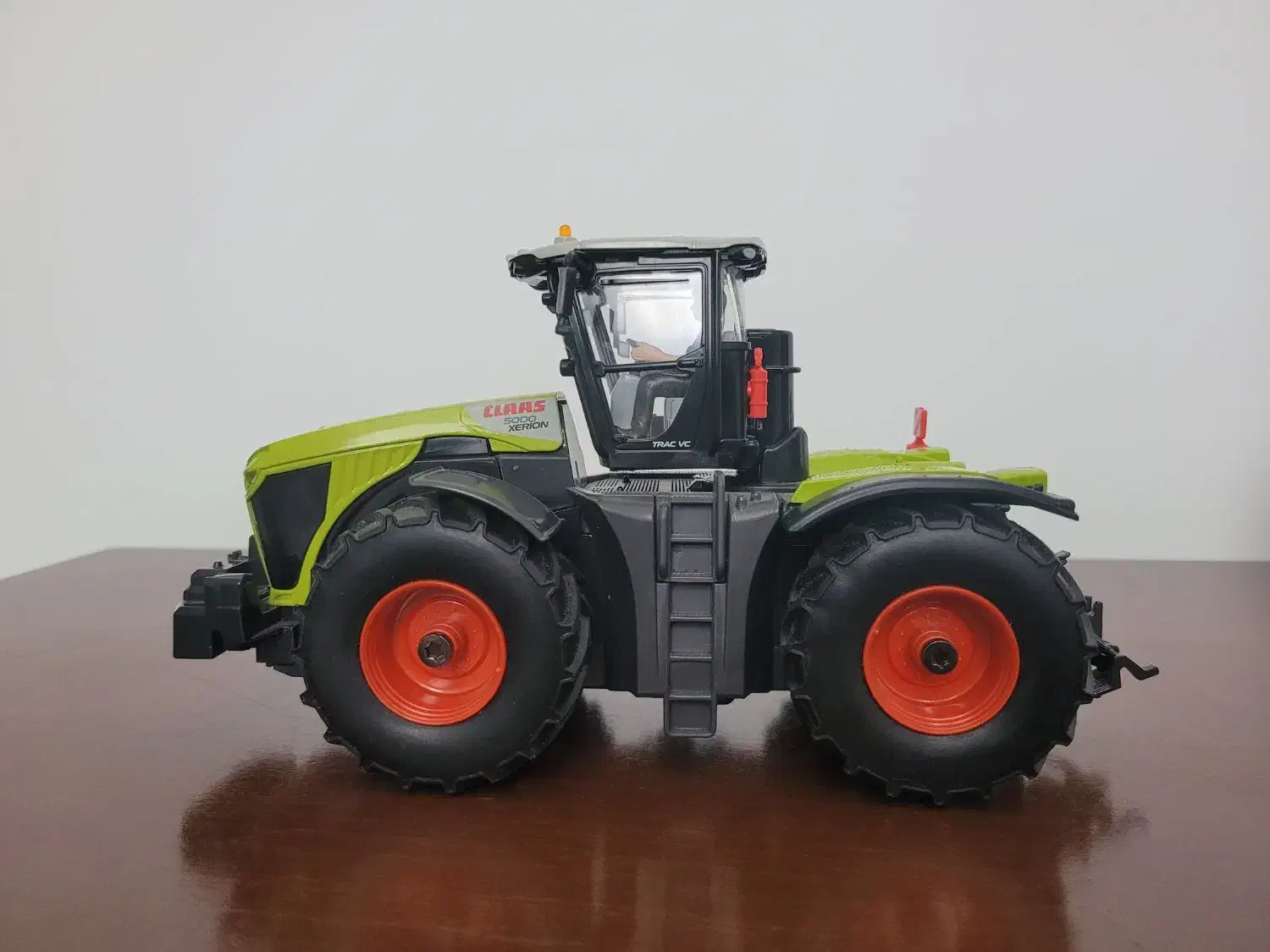 تراکتور کنترلی کلکسیونی سیکو کنترل siku control|اسباب‌‌بازی|اندیشه, اندیشه فاز ۱|دیوار