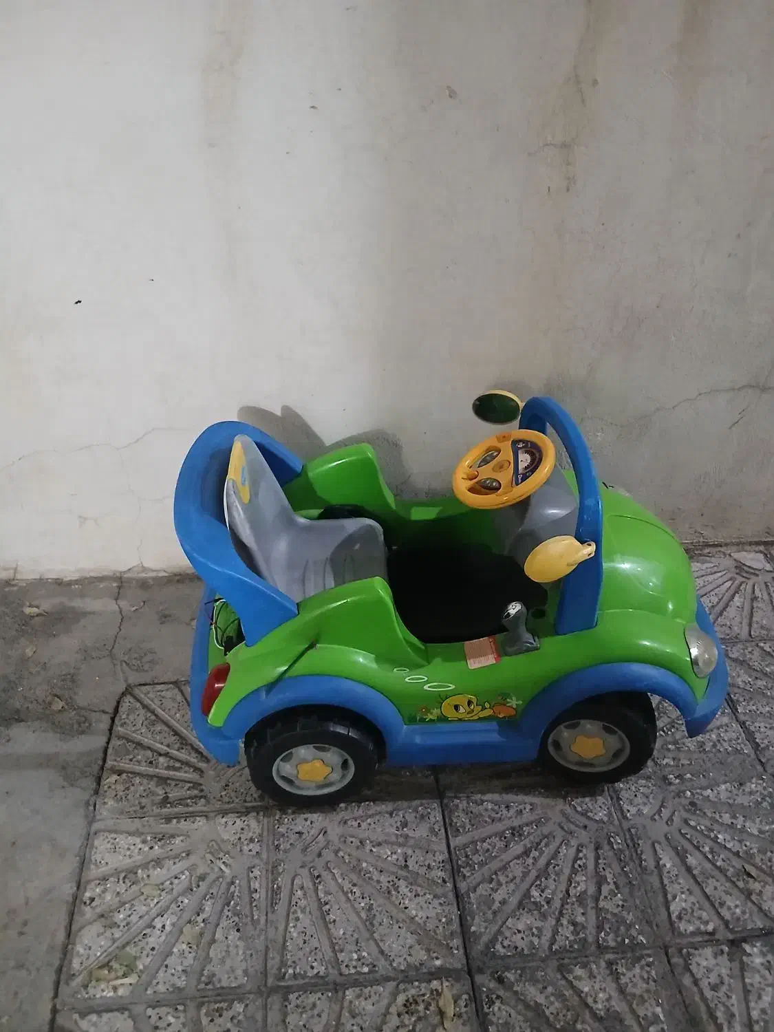 ماشین شارژی فاقد باطری سالم|اسباببازی بچه|تهران, چیتگر شمالی|دیوار