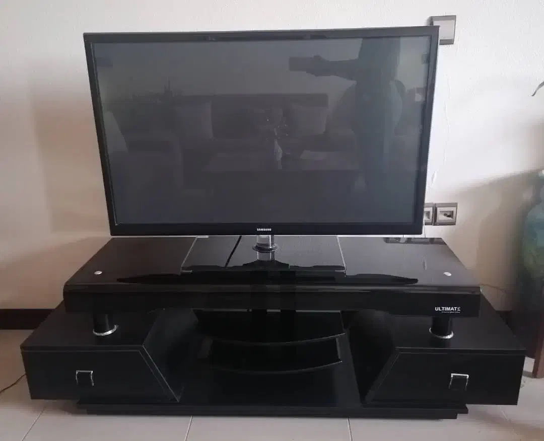 تلوزیون سامسونگ و زیر تلوزیون|تلویزیون و پروژکتور|شاهین‌شهر, مخابرات (شهید بهشتی)|دیوار