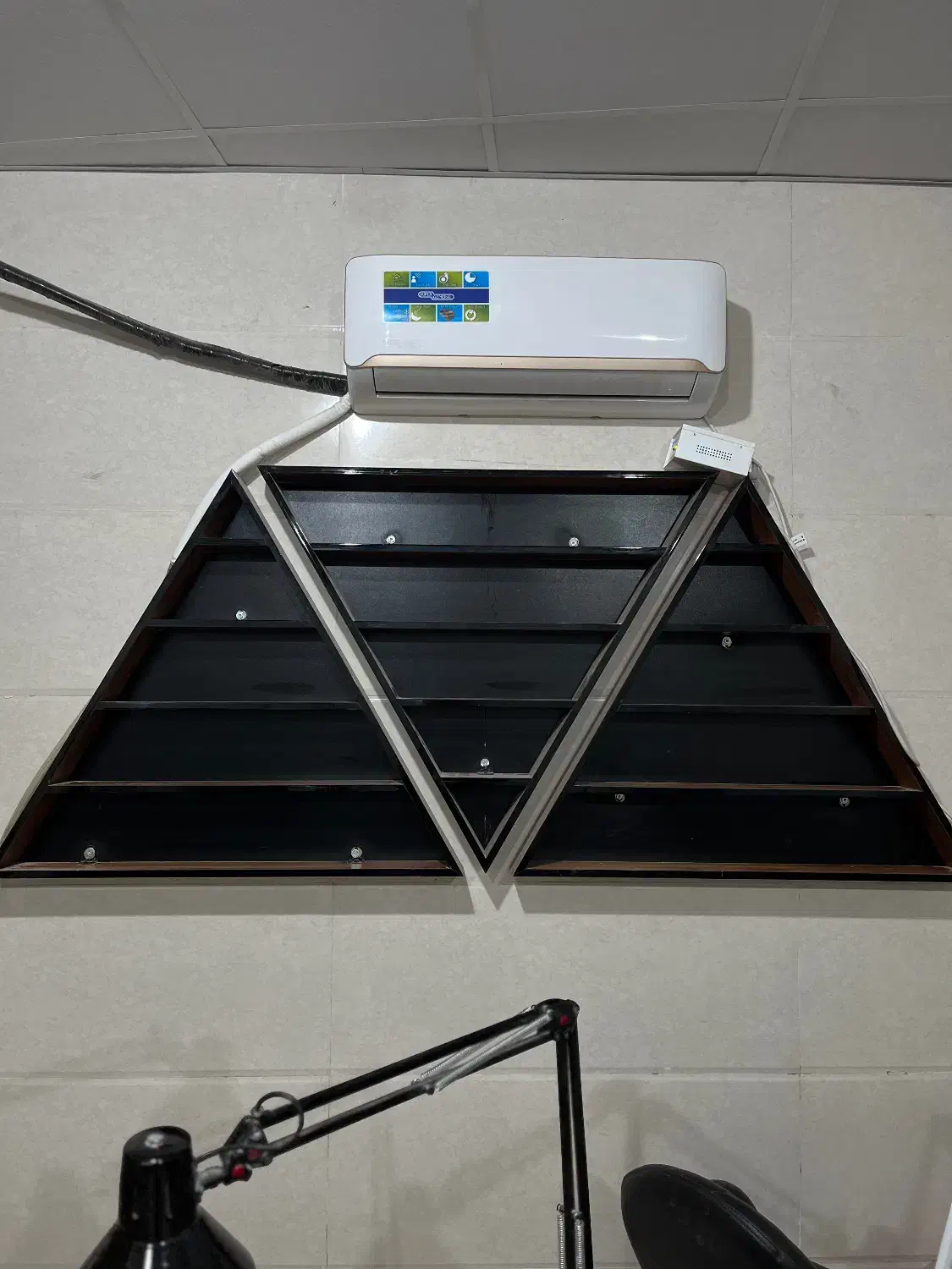 تخت و صندلی سالن زیبایی در حد نو|آرایشگاه و سالنهای زیبایی|آبدانان, |دیوار