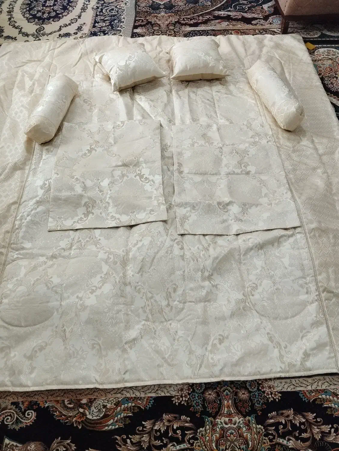 روتختی دونفره طلایی نو نو مخصوص عروس خانما|سرویس روتختی|اردبیل, |دیوار