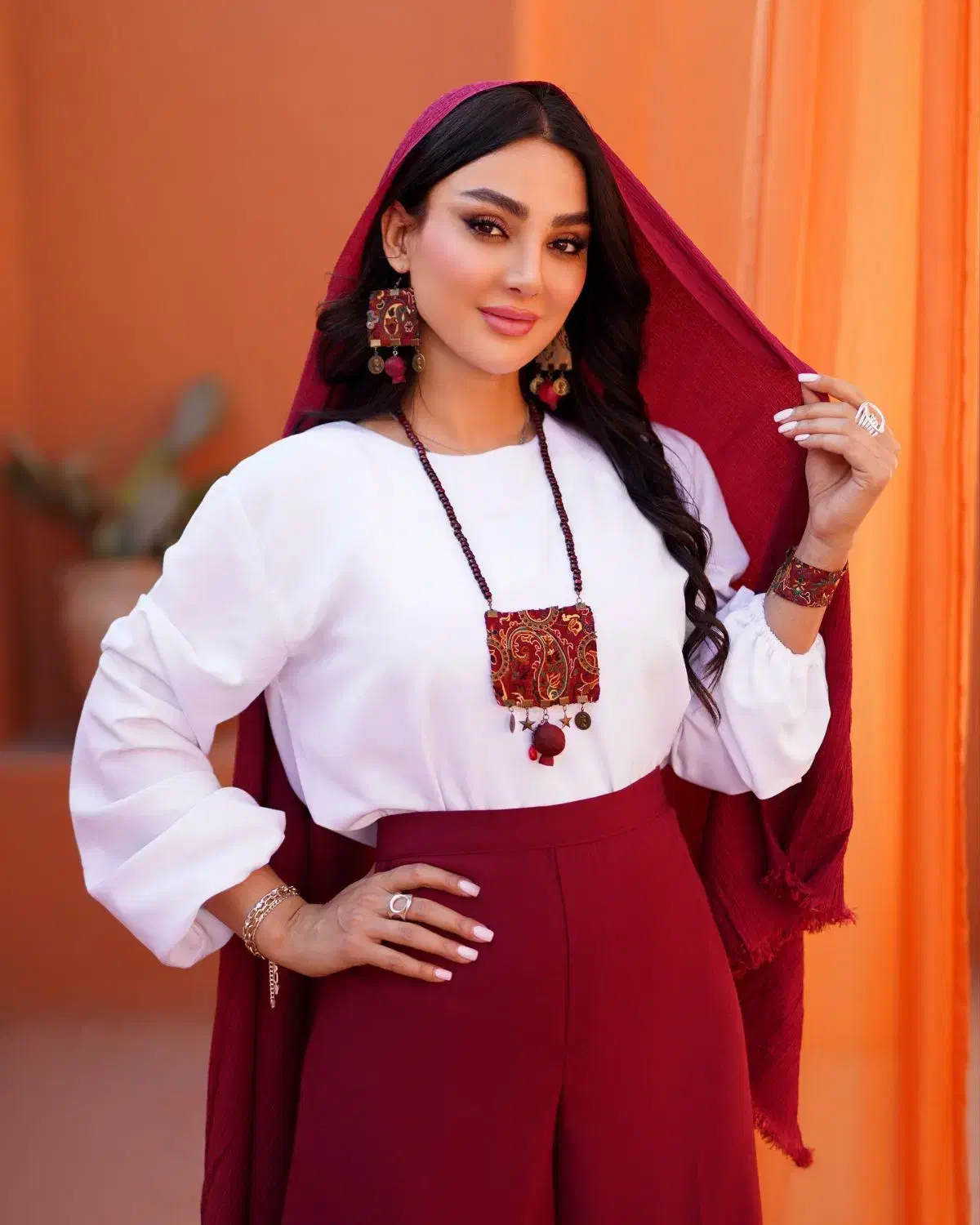 کالکشن یلدا|لباس|رباط‌کریم, رباط‌کریم|دیوار