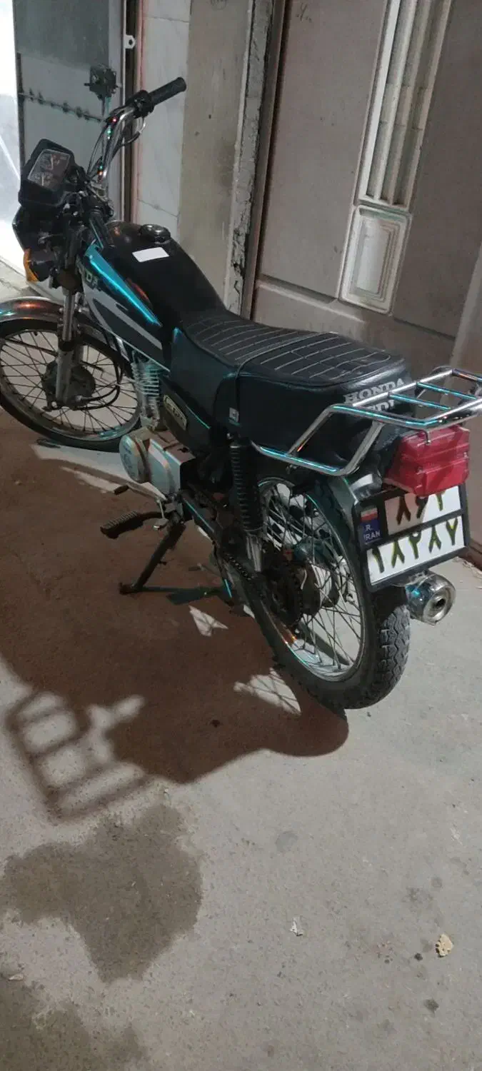 موتور هوندا مدل 82|موتورسیکلت|اصفهان, شهرک ولیعصر|دیوار