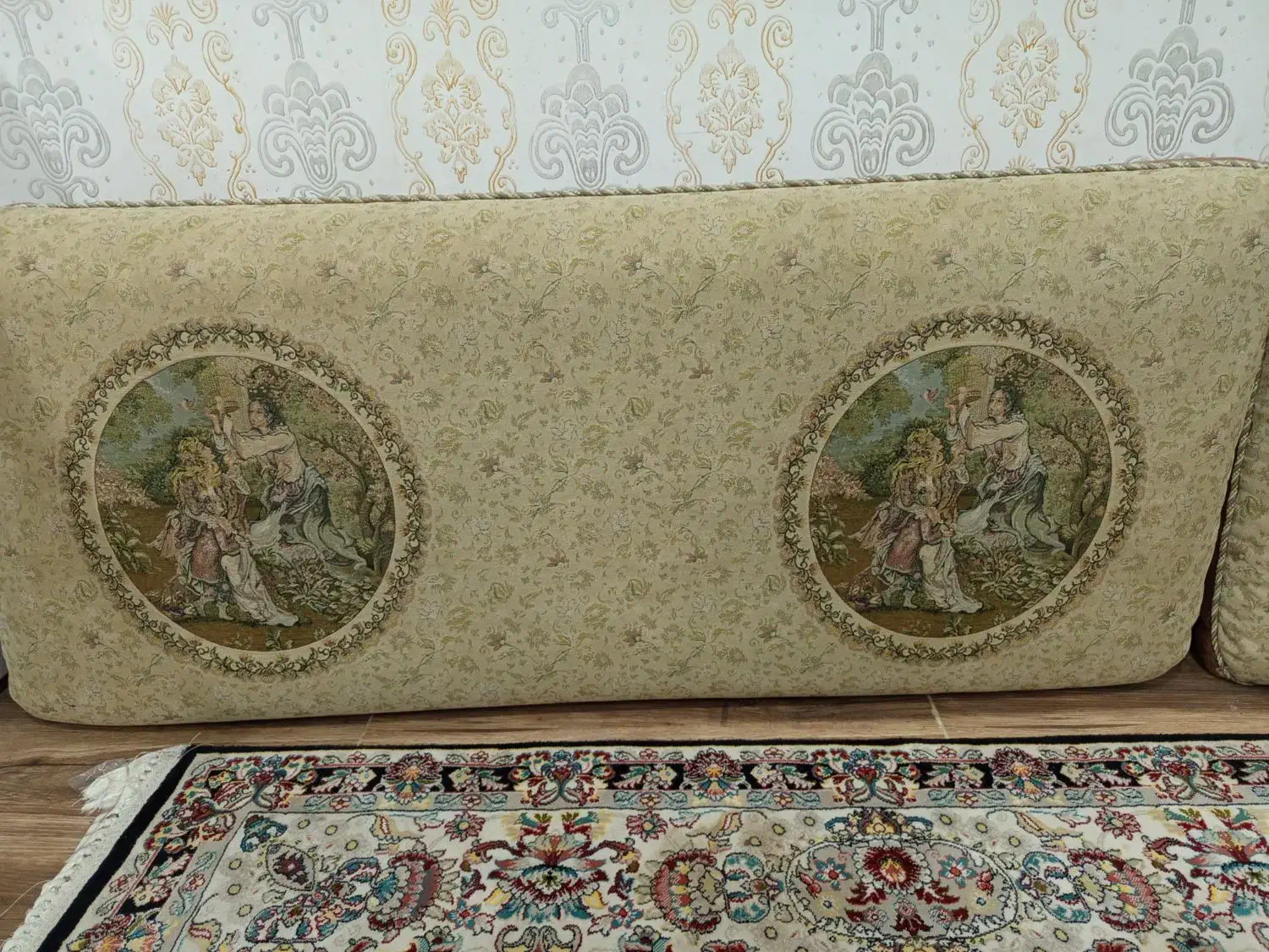 پشتی|پشتی|اهواز, کوروش|دیوار