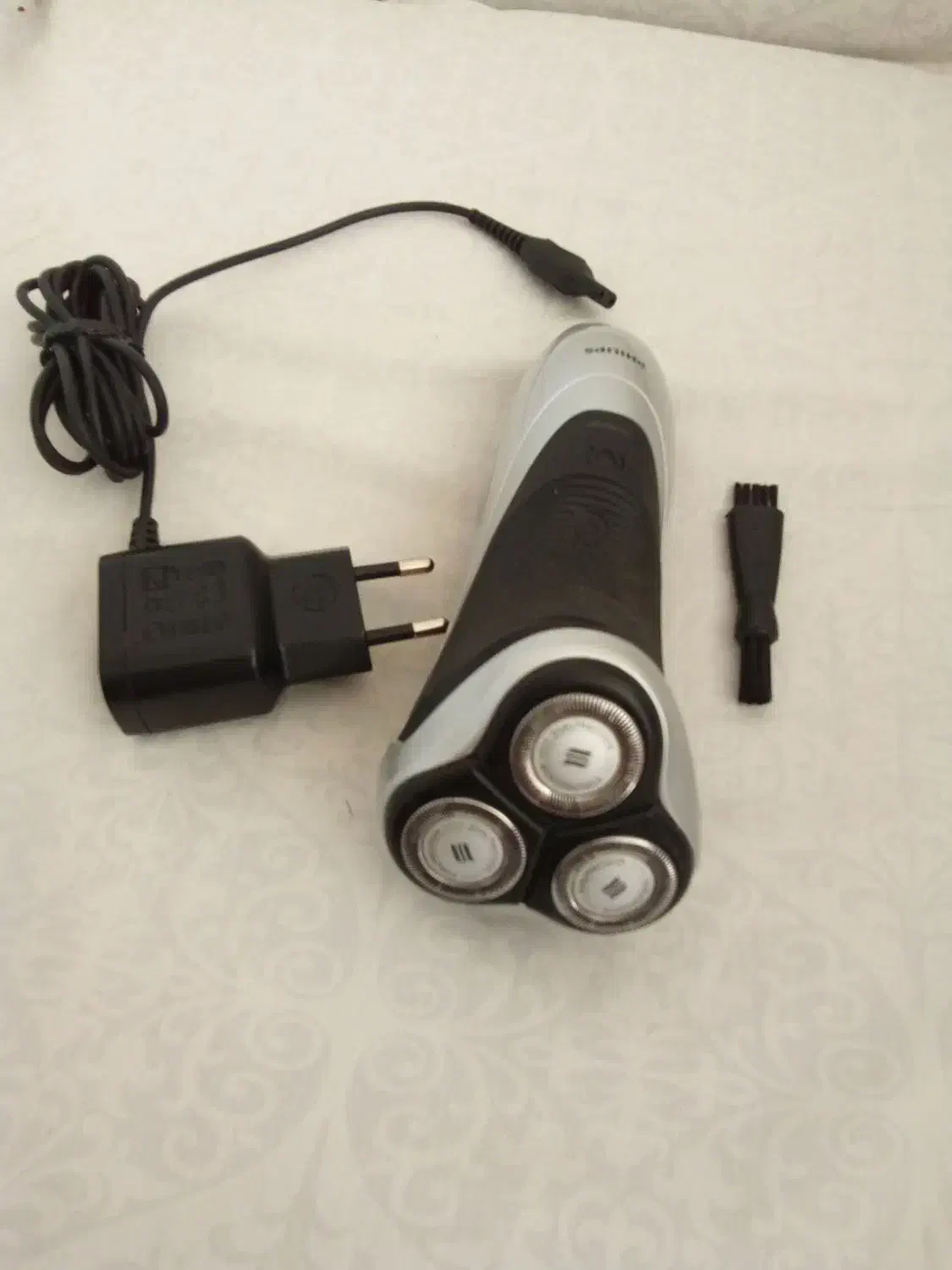 ریش تراش فیلیپس شارژی اورجینال.  PHILIPS در حد نو|آرایشی، بهداشتی، درمانی|شاهین‌شهر, طالقانی|دیوار