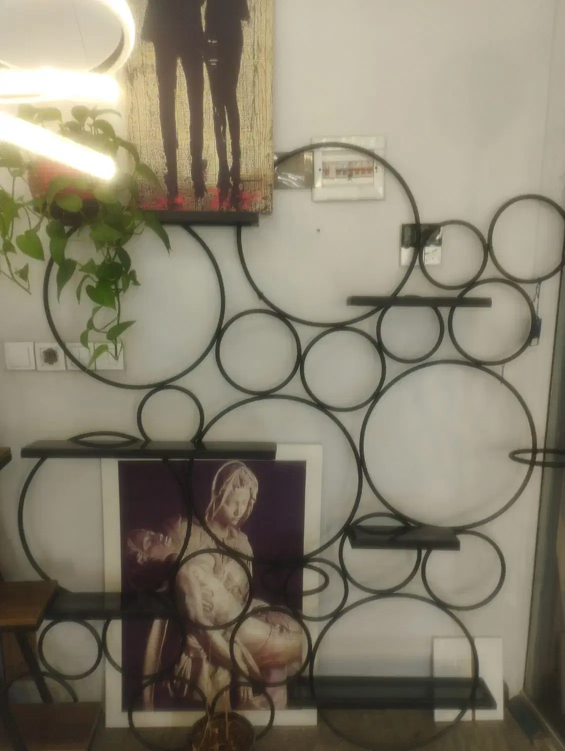 یک عدد استند گل به فروش میرسد|کتابخانه، شلف، قفسههای دیواری|شیراز, سیاه سنگ|دیوار