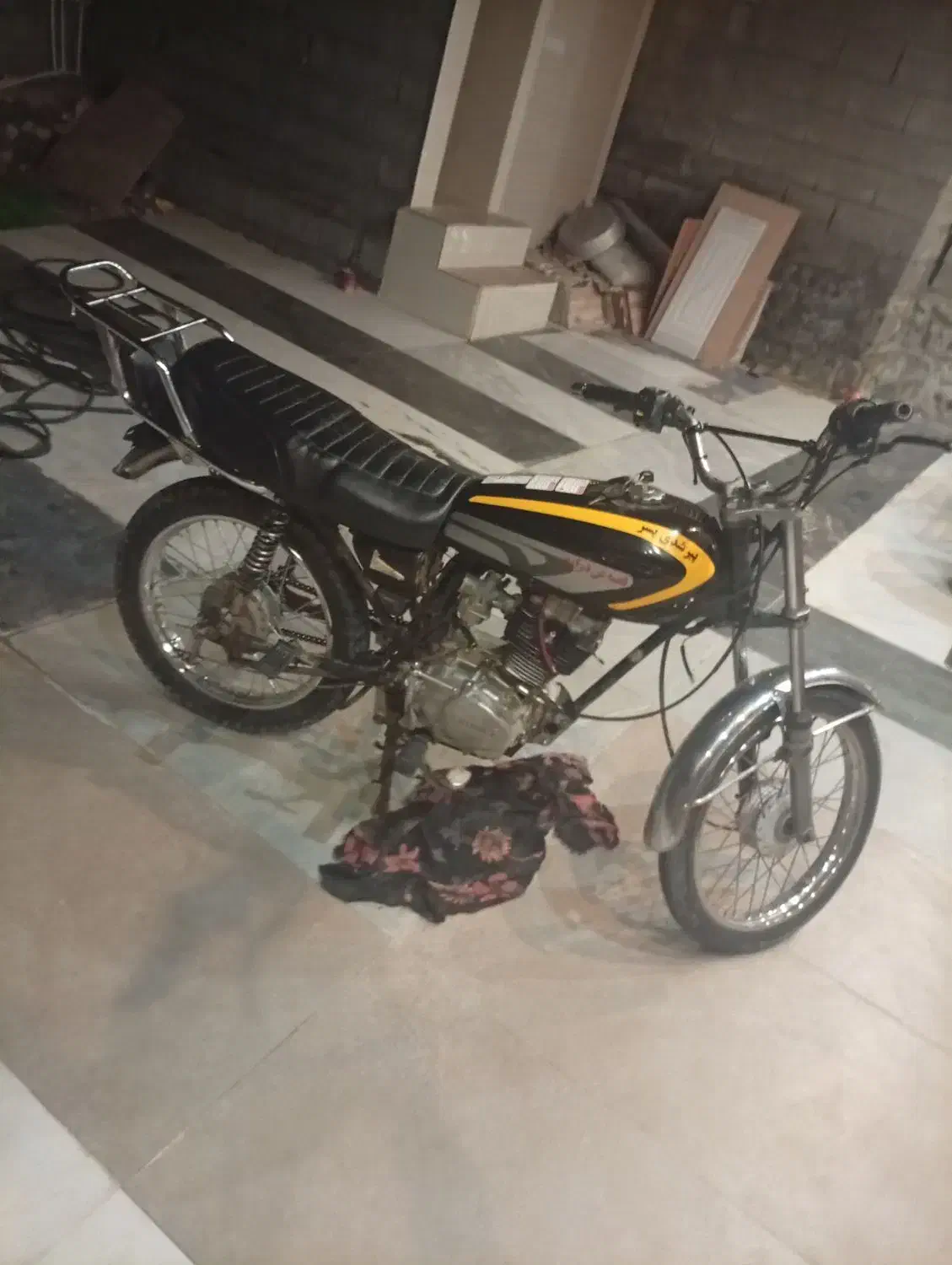 150|موتورسیکلت|تخت, |دیوار