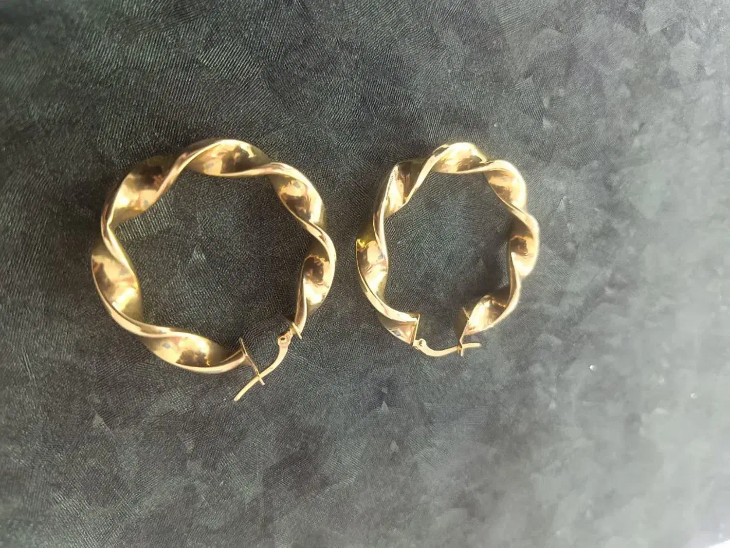 طلا در حد نو|جواهرات|قم, باجک یک|دیوار