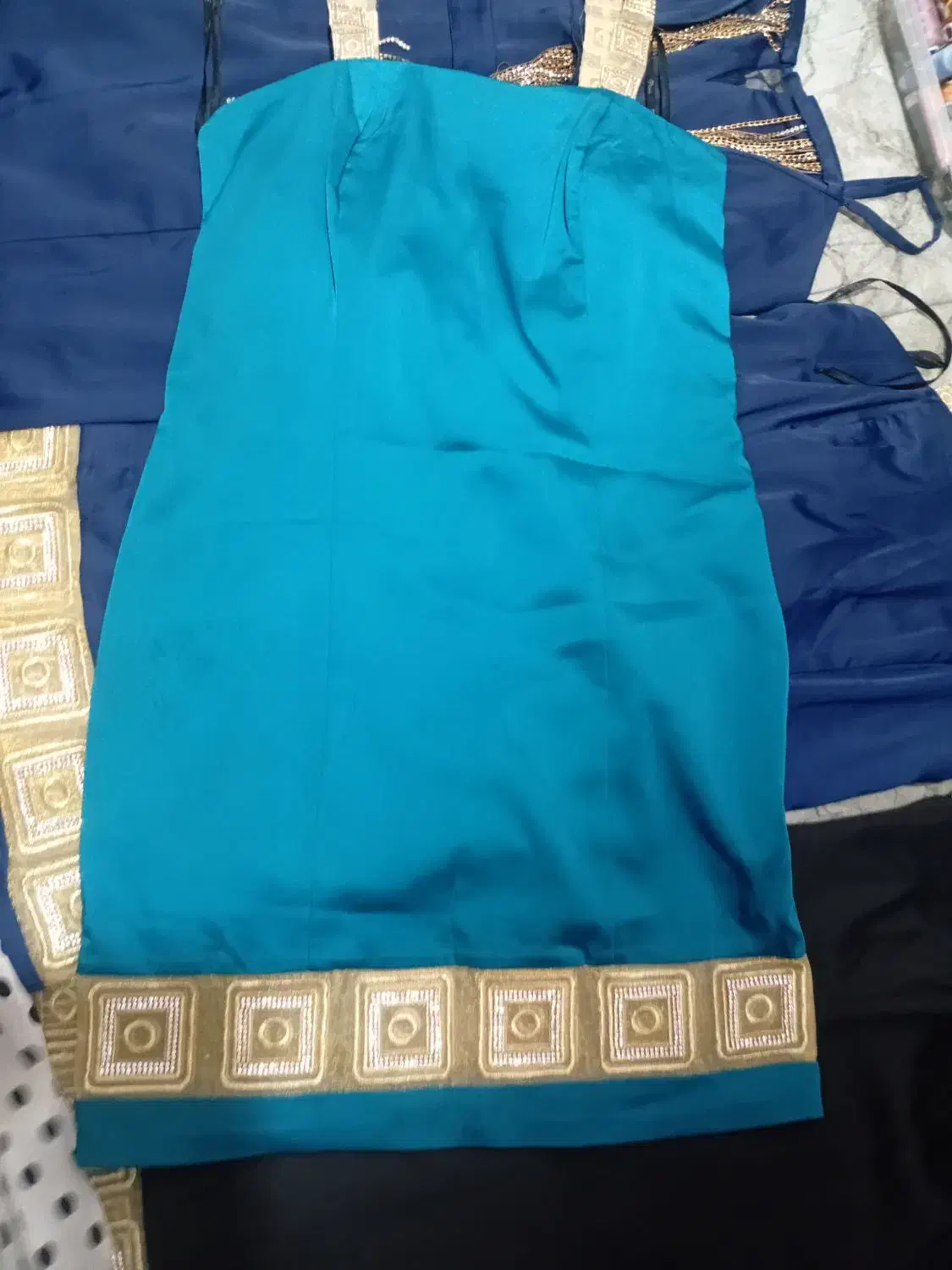 پوشاک مجلسی|لباس|آمل, |دیوار