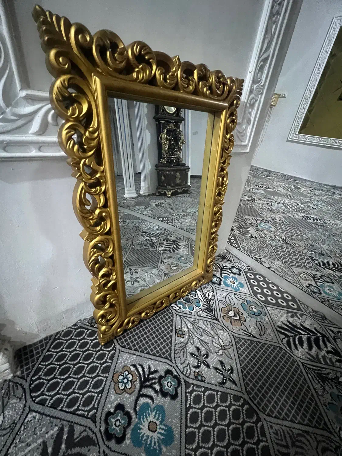 آینه سلطنتی|آینه|خرمشهر, |دیوار