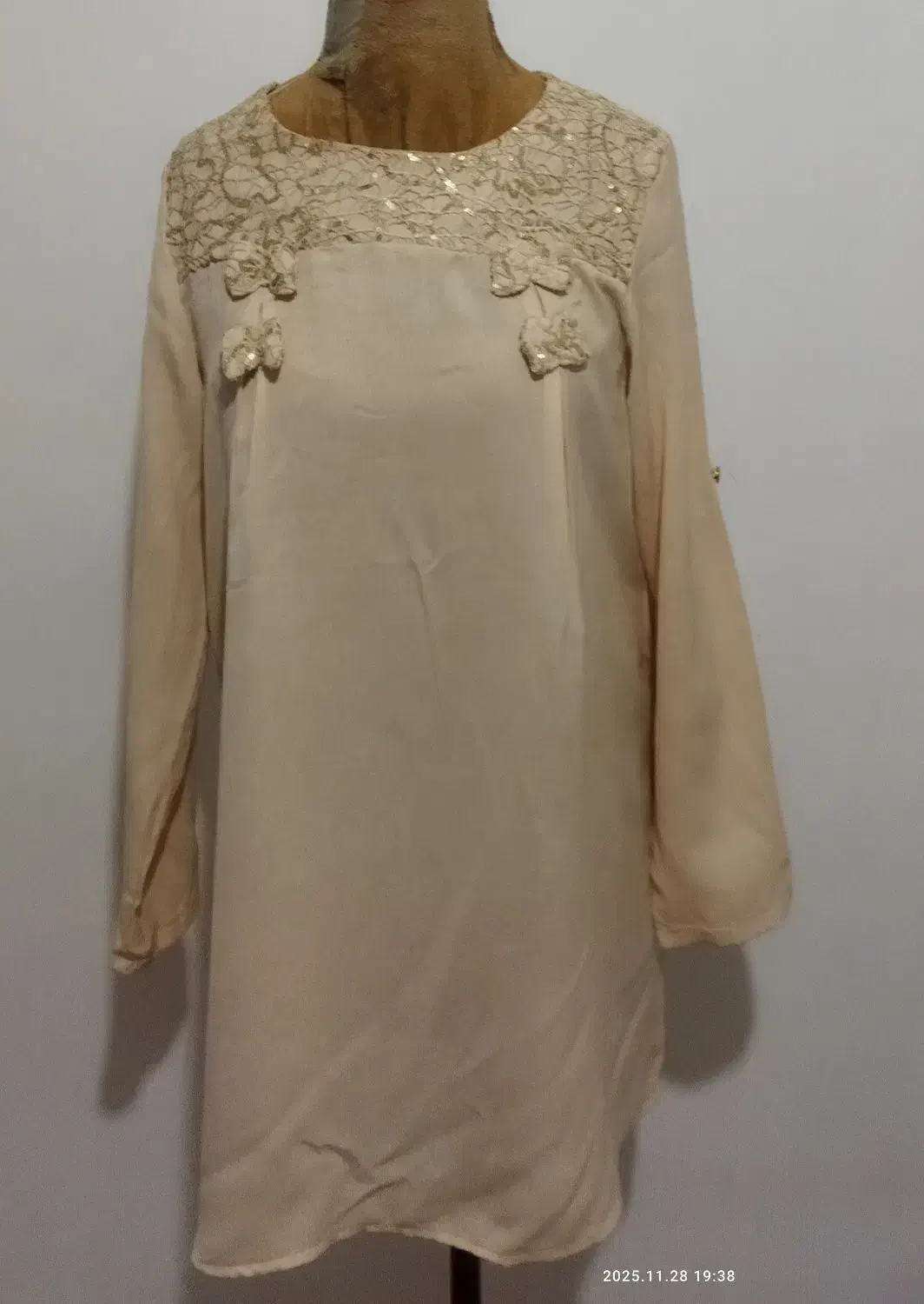 تعدادی شومیز|لباس|نهاوند, |دیوار