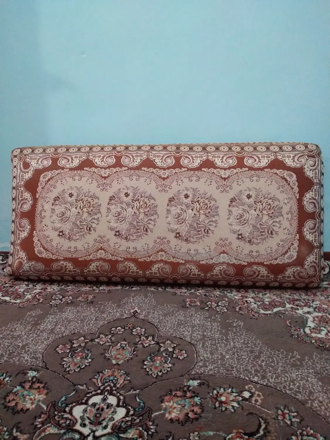 شش عدد پشتی|پشتی|ایلام, |دیوار