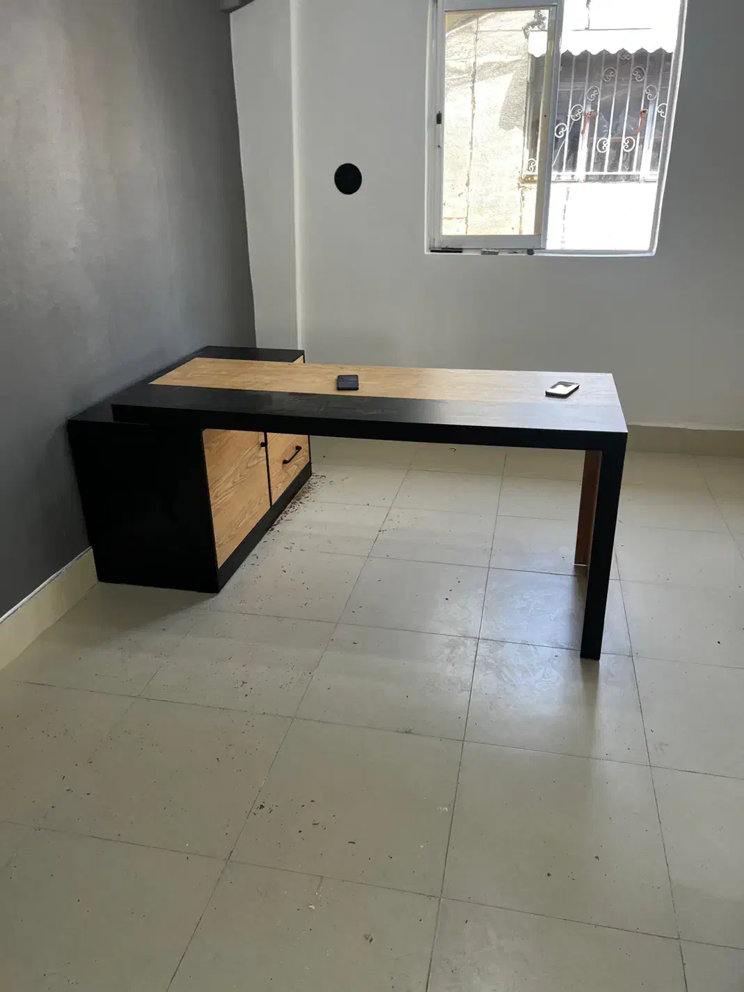 میز مدیریت|مبلمان اداری|رشت, منظریه|دیوار