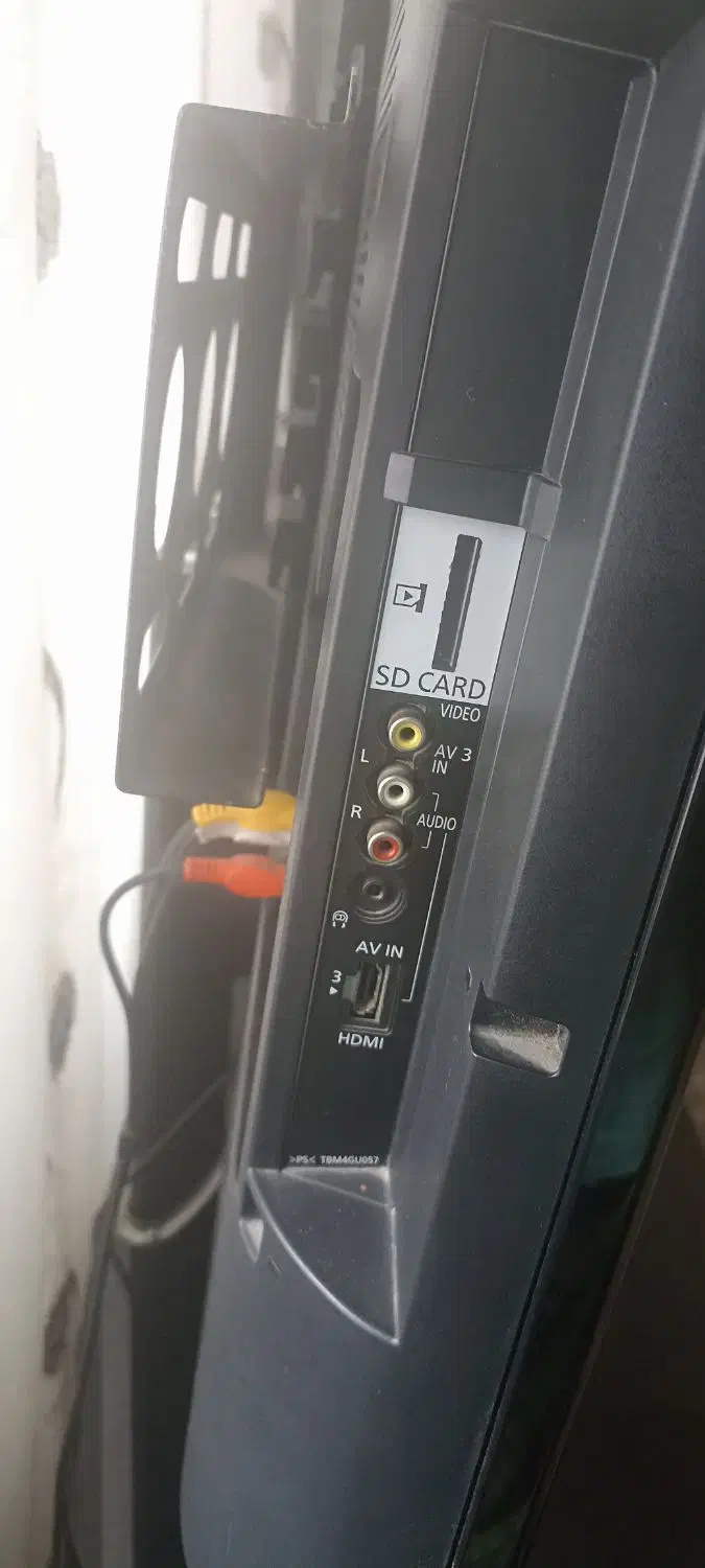 تلویزیون ال سی دی به همراه میز|تلویزیون و پروژکتور|فردوس (خراسان), |دیوار