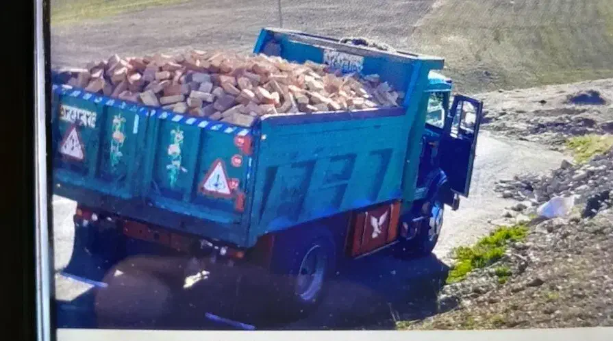 حمل مصالح ساختمانی ماسه و بلوک و.. کمپرسی بنز1313|خدمات حمل و نقل|سنندج, |دیوار