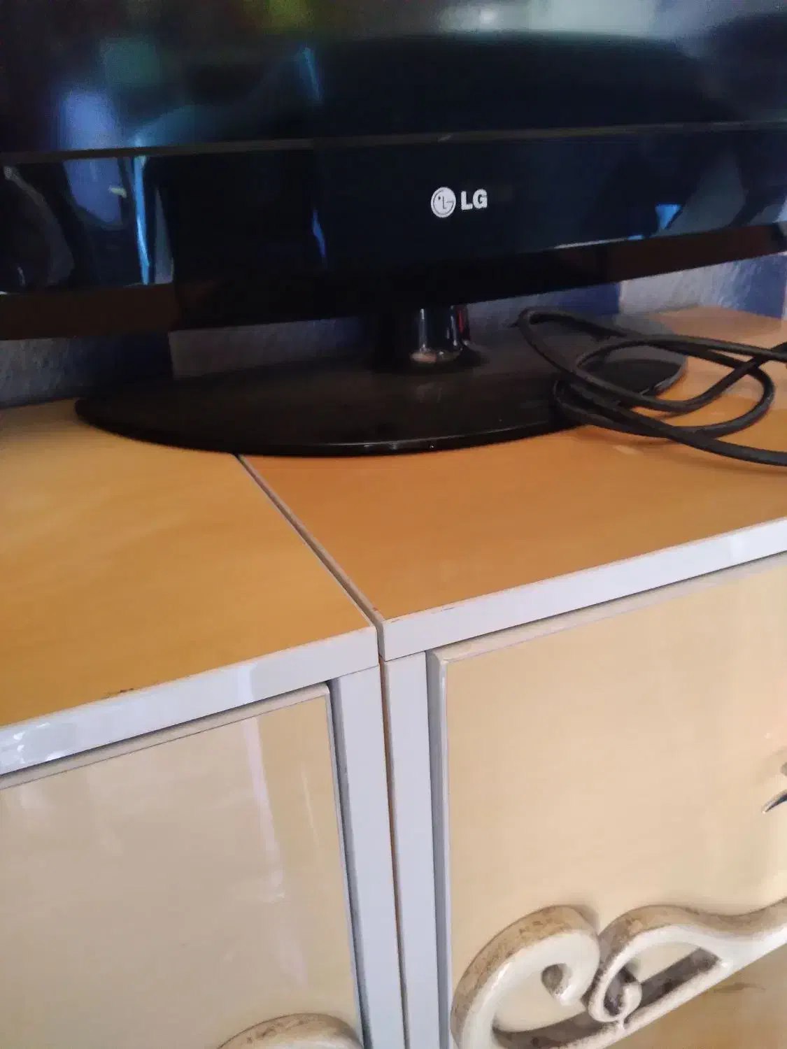 تلوزیون ال سی دی ۳۲ اینچ ال جی سالم|تلویزیون و پروژکتور|رباط‌کریم, کیکاور|دیوار