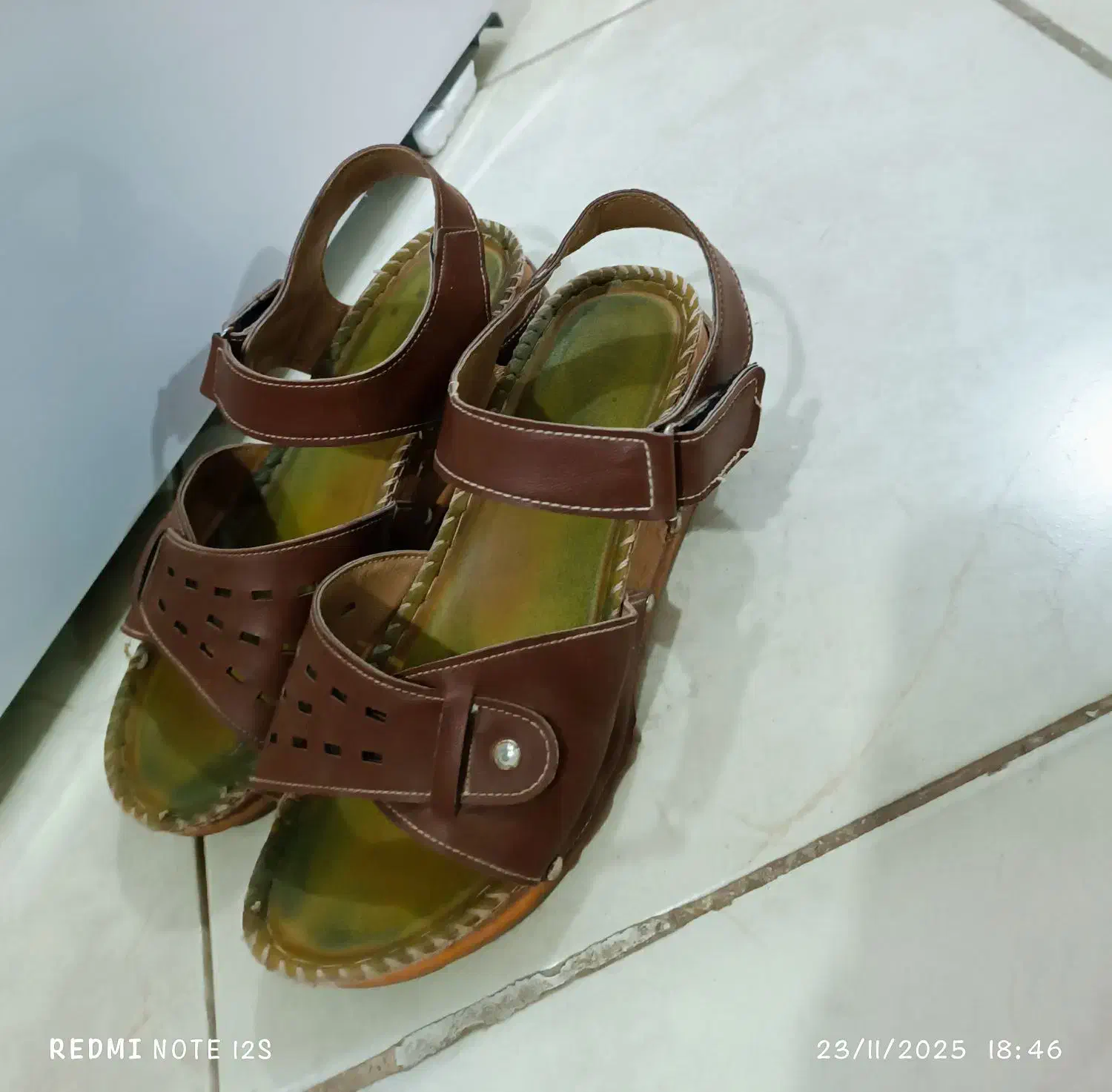 پنجاه تومن|لباس|پرند, فاز ۴|دیوار