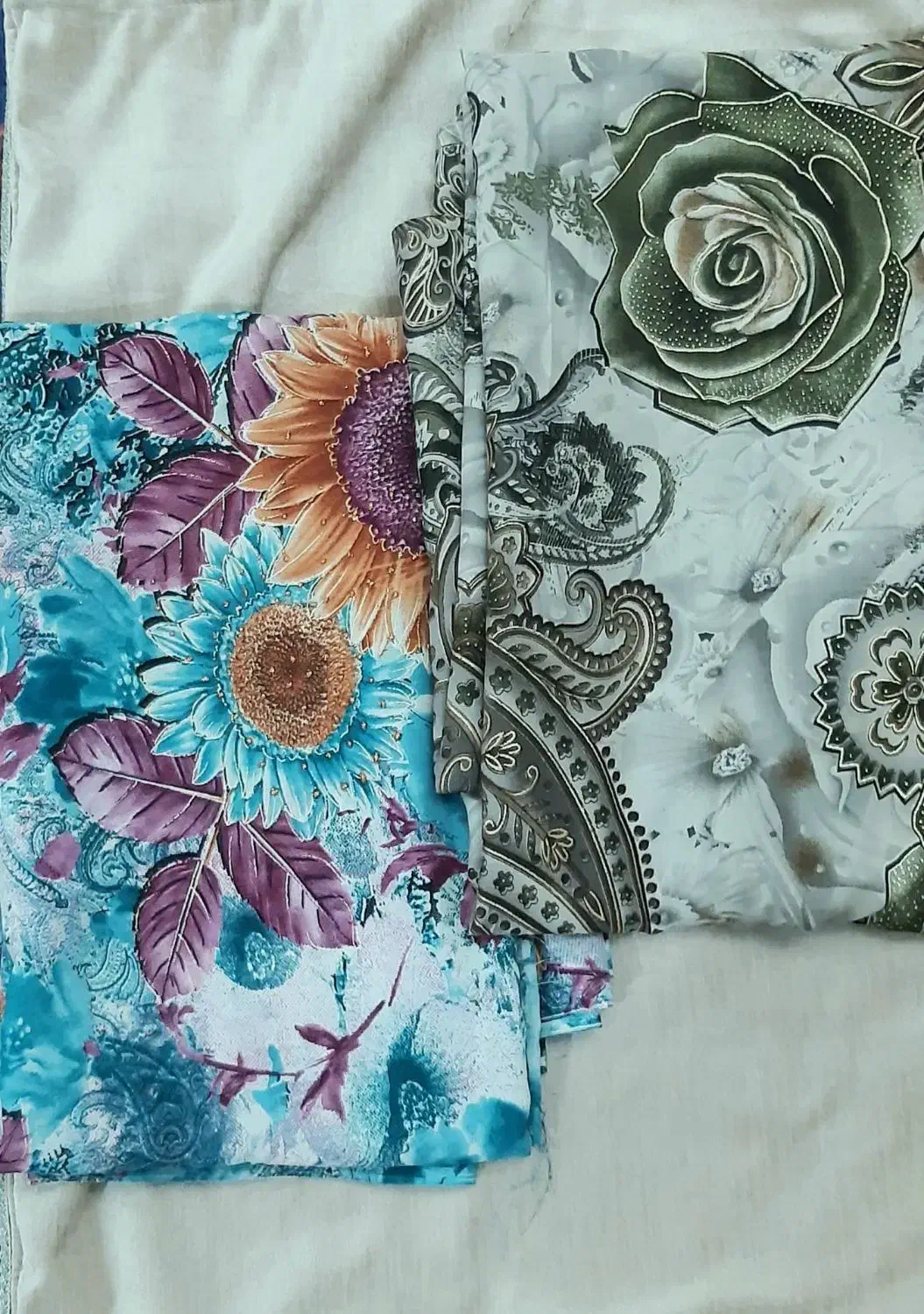 پارچه چادری|لباس|اهر, |دیوار