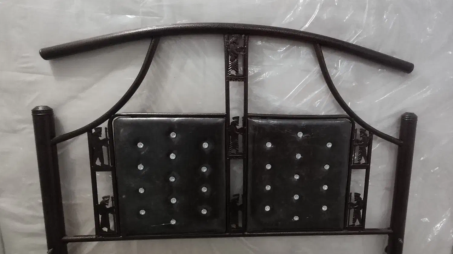 تختخواب و تشک دو نفره کاملآ نو و بدون خرابی|تشک تختخواب|برخوار, |دیوار