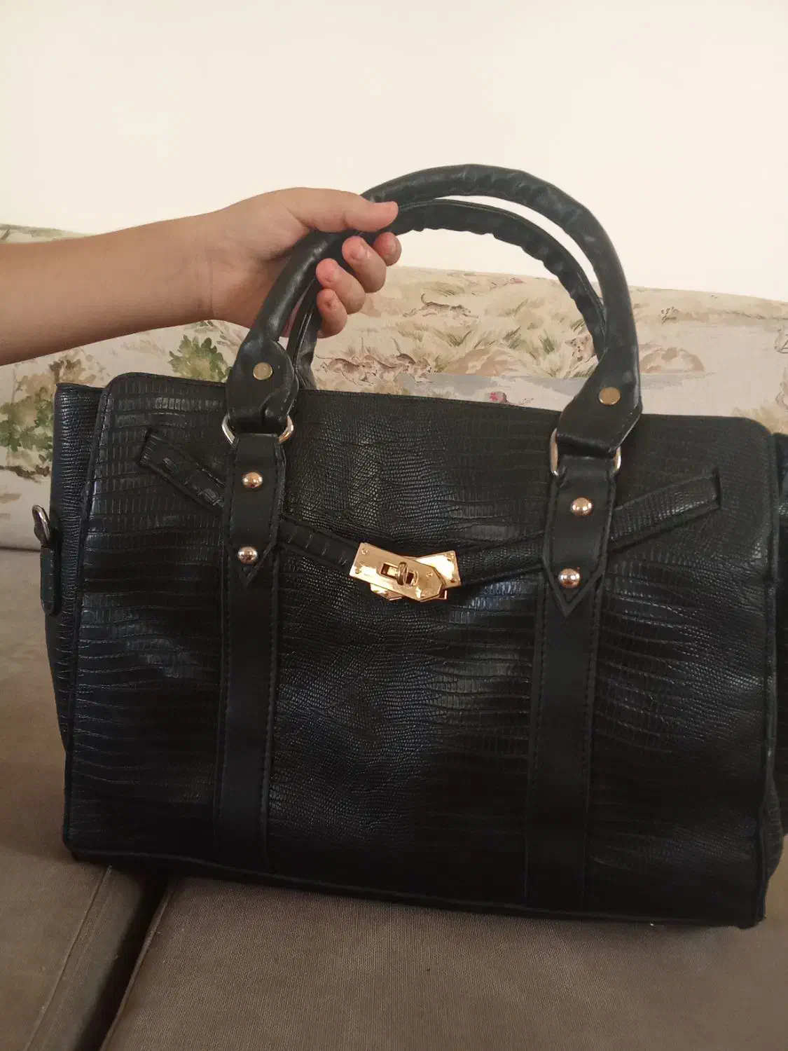 کیف زنانه و بچه گانه و کوله پشتی مدرسه ای|کیف، کفش، کمربند|سنگر, |دیوار