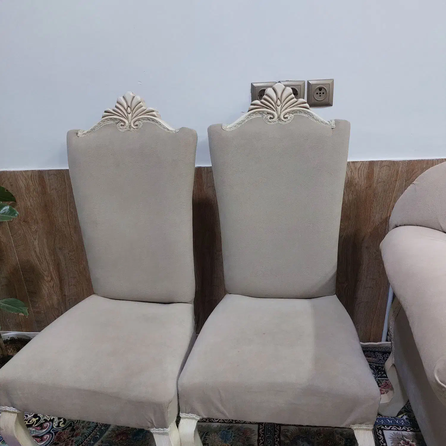 مبل ۷ نفره با ۴ عدد میزبان|مبلمان خانگی و میز عسلی|سرایان, |دیوار