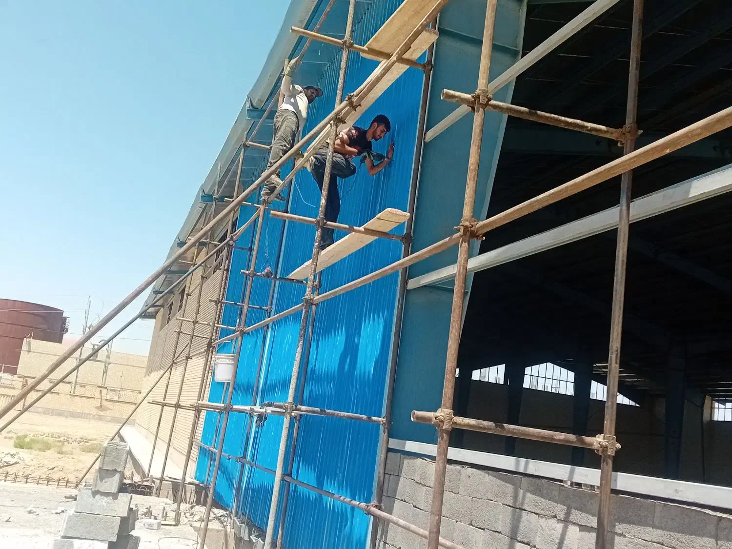 اجرا و نصب انواع شیروانی در طرح‌های جدید|خدمات پیشه و مهارت|قم, نیروگاه|دیوار