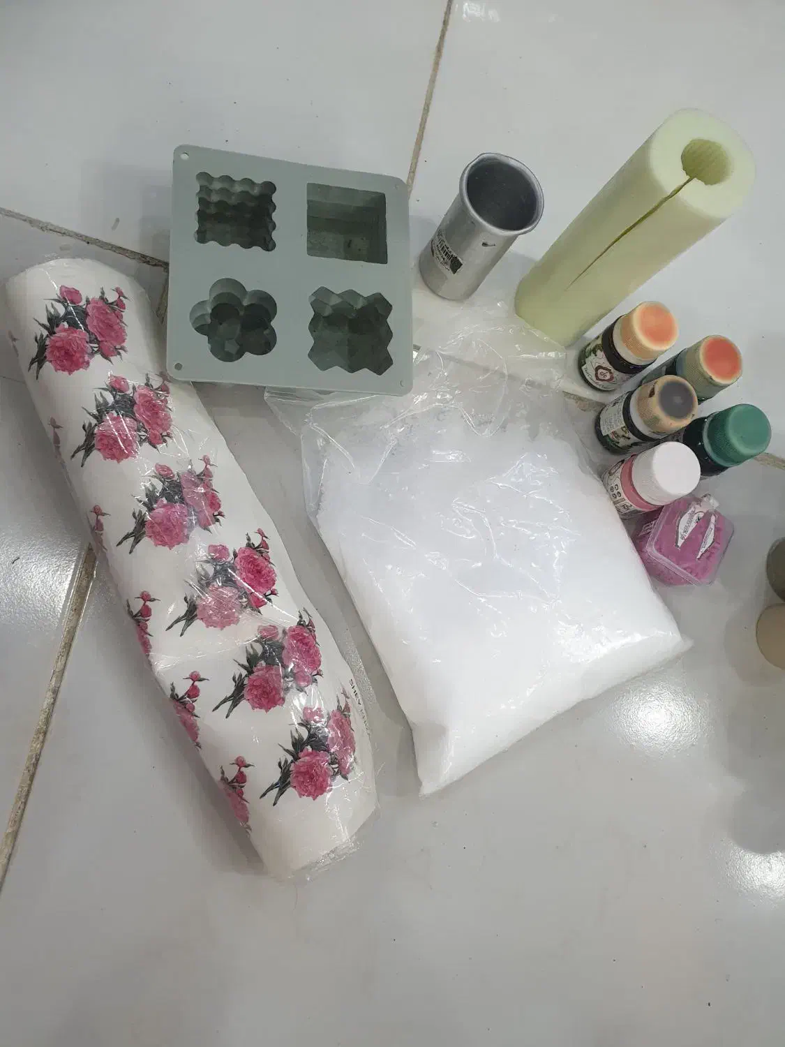 لوازم شمع سازی ( قالب و رنگ و اسید شمع سازی )|صنایع دستی و سایر لوازم تزئینی|رشت, حمیدیان|دیوار