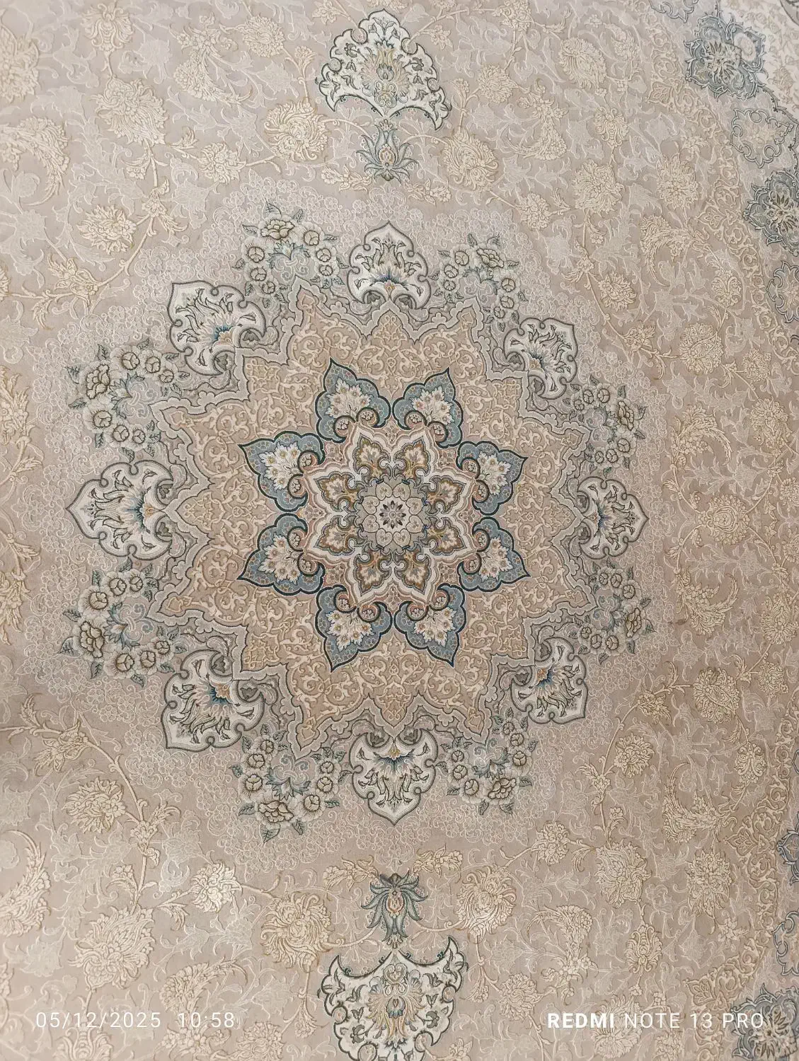 یک تخته فرش ۱۲۰۰ شانه در سایز (۱۲) متری|فرش|قم, شهدا|دیوار