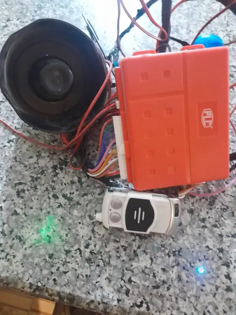 دزدگیر و هدایت دو سو عالی قیمت مناسب|قطعات یدکی و لوازم جانبی|سیرجان, |دیوار