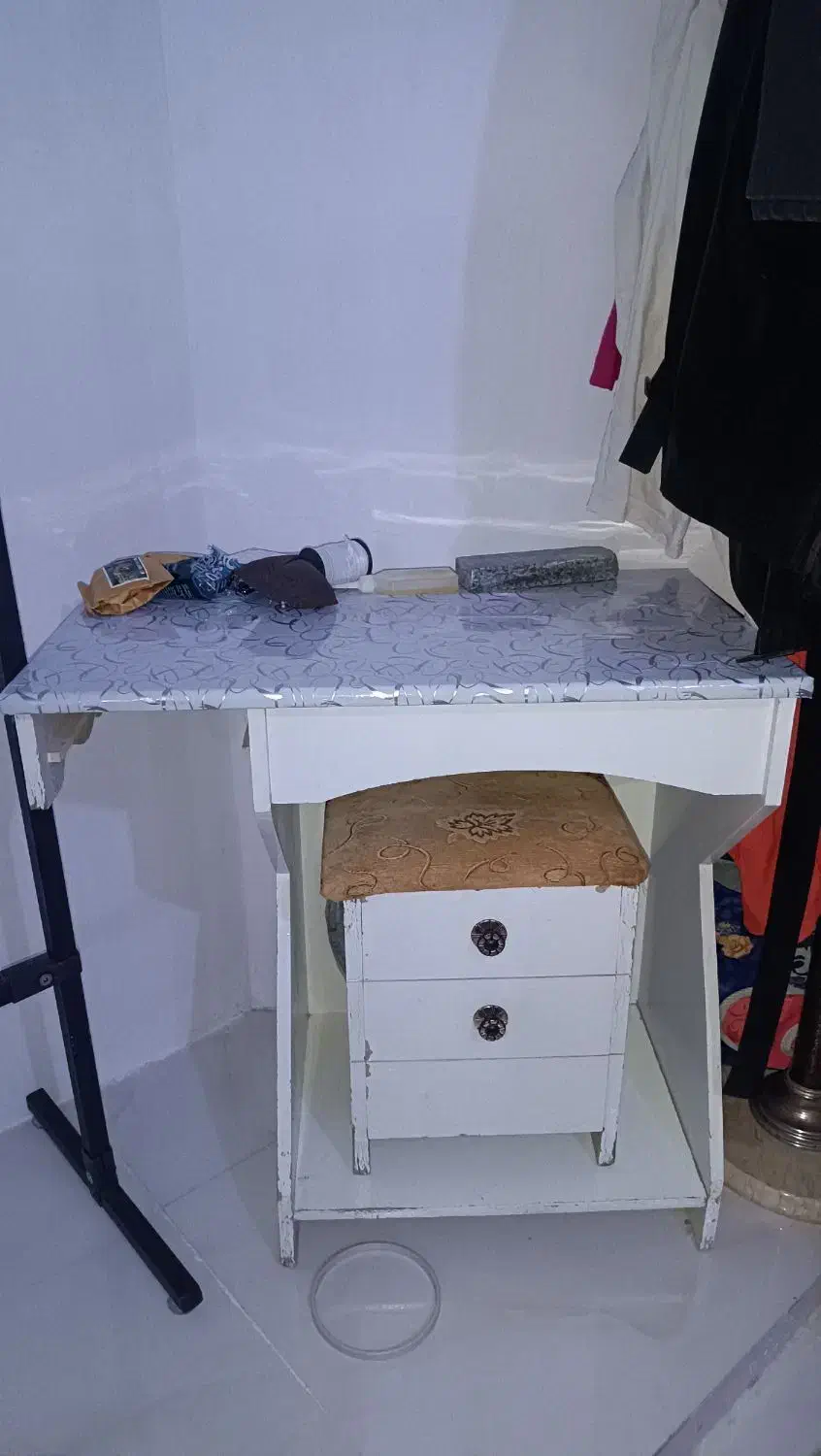 میز چرخ خیاطی|لوازم خیاطی و بافتنی|مرودشت, پشت سایپا‎|دیوار